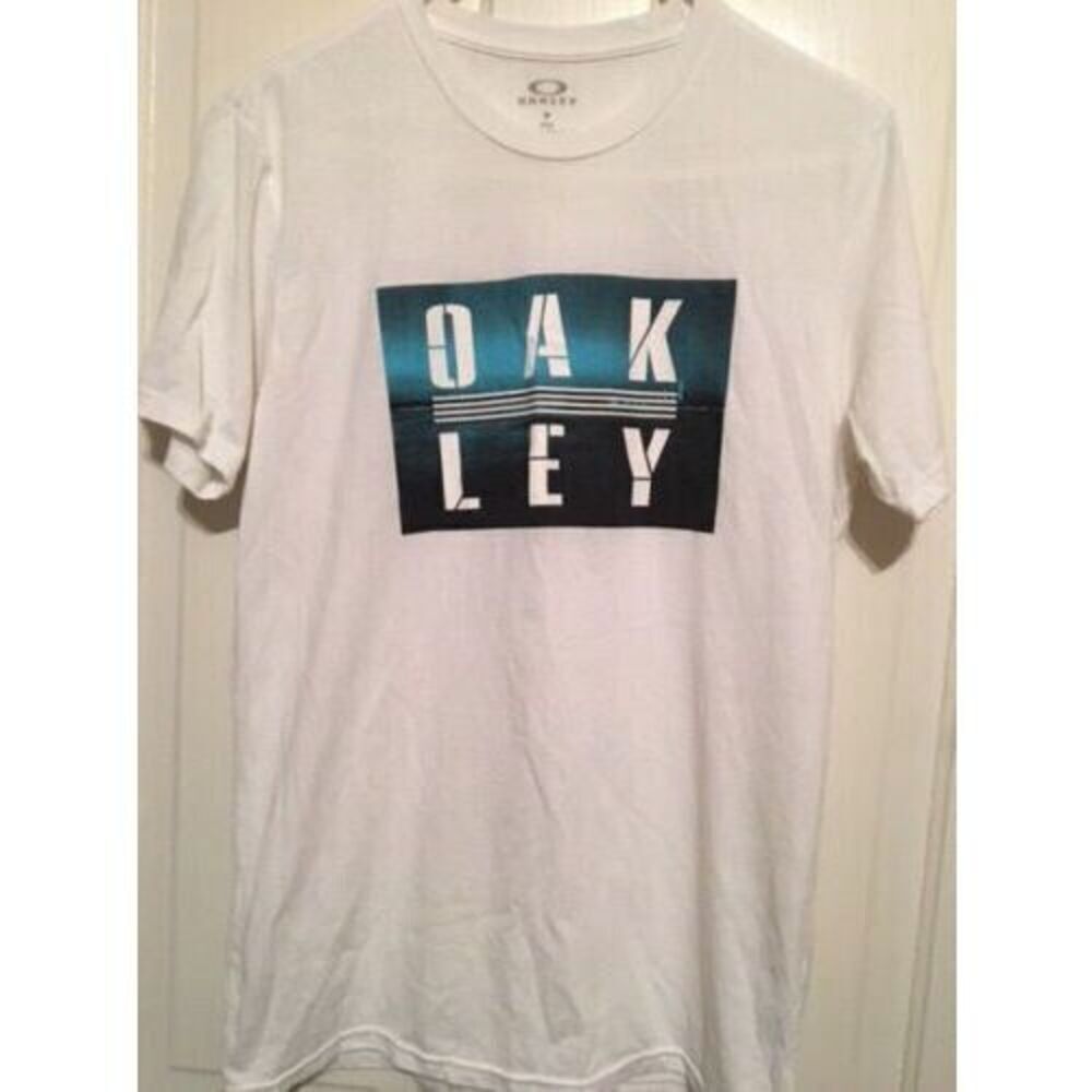 OAKLEY SIZE MEDIUM REGULAR FIT T-SHIRT